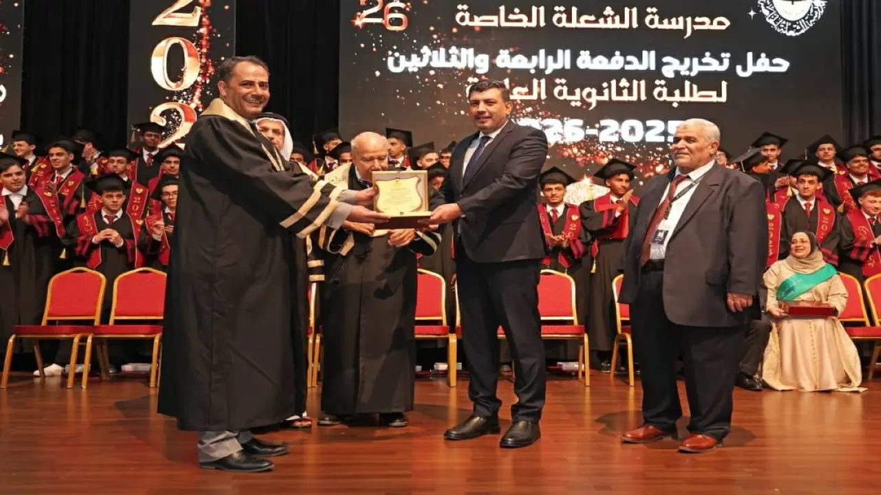 مدرسة الشعلة تحتفل بتخريج الدفعة 34 من طلاب الثانوية